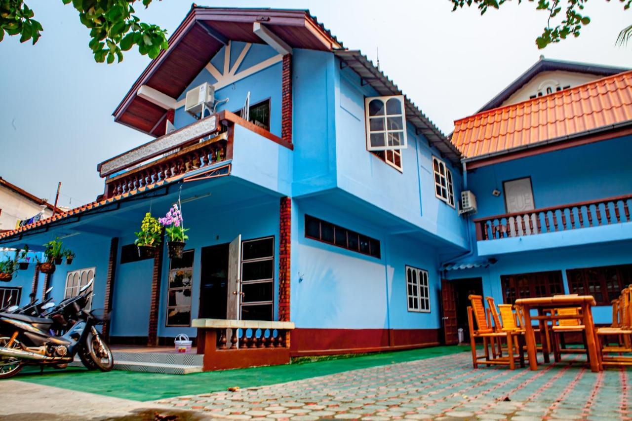 Nana Vientiane Hostel Extérieur photo
